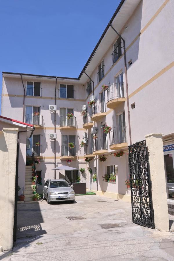 Vila Gymy Bed & Breakfast Constanta Exterior photo